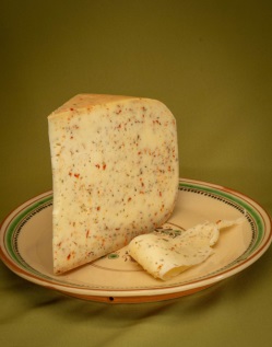 Bio érlelt félkemény sajt -feketeköményes- (Virágoskút Kft.)